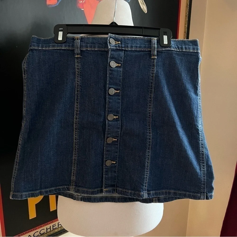 GAP: Dark Indigo 5 Gun Metal Button Exposed Stitching Denim Jean Skirt Size 10